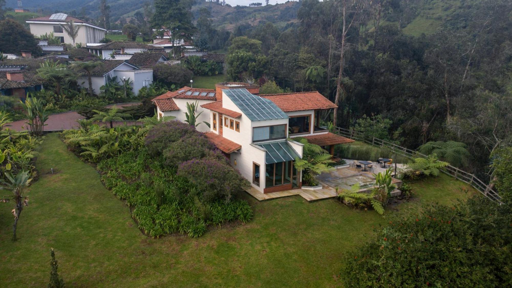 Termales El Otono Hotel Manizales Exterior photo The house of the writer in the town of San Isidro de El General, Costa Rica.