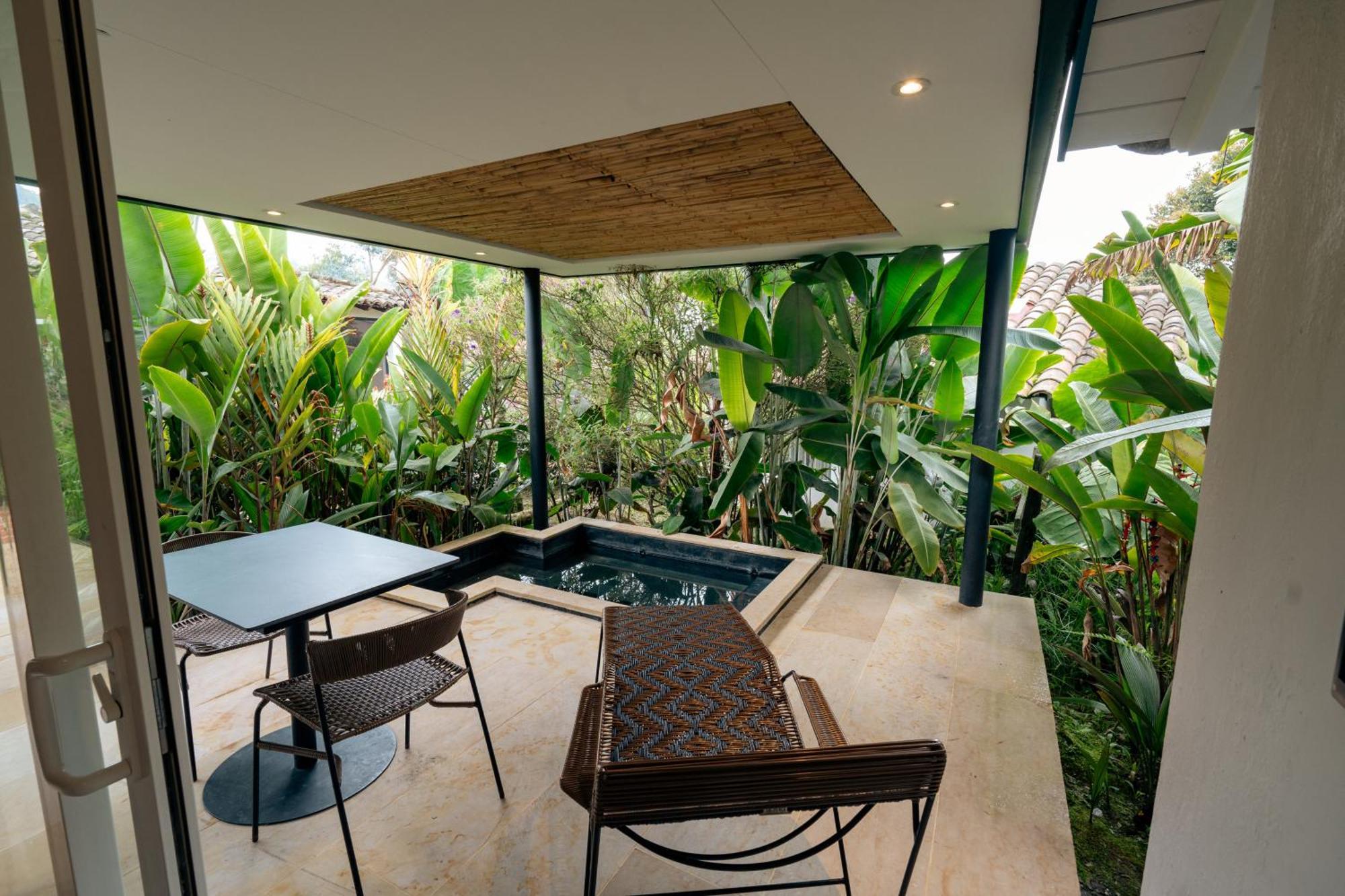 Termales El Otono Hotel Manizales Exterior photo A private pool at the hotel