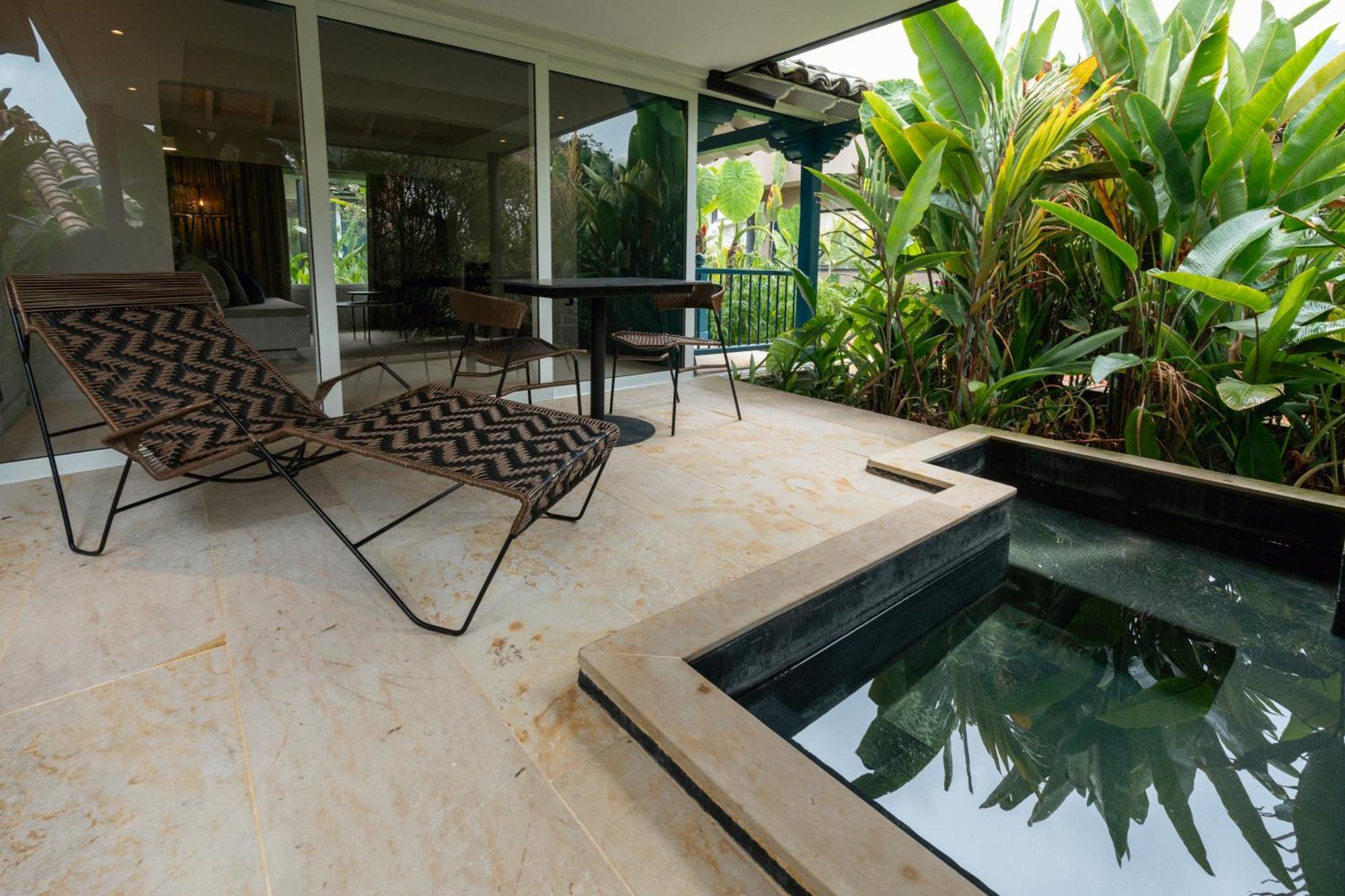 Termales El Otono Hotel Manizales Exterior photo A private pool at a hotel in Cancun, Mexico